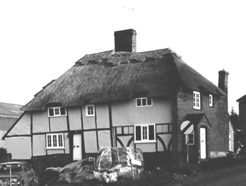 Easole-Thatched cottage bottom of Mill Lane 1990's B&W crop